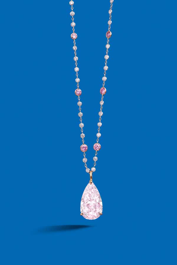 9.21克拉天然彩紫粉紅色內部無瑕淨度鑽石吊墜 鑽石共重約3.15克拉,附GIA證書 估價：HK$12,000,000 - 15,000,000 