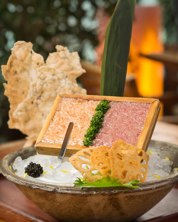 Duo of salmon and tuna tartar with oscietra caviar and lotus root （HK$290）
