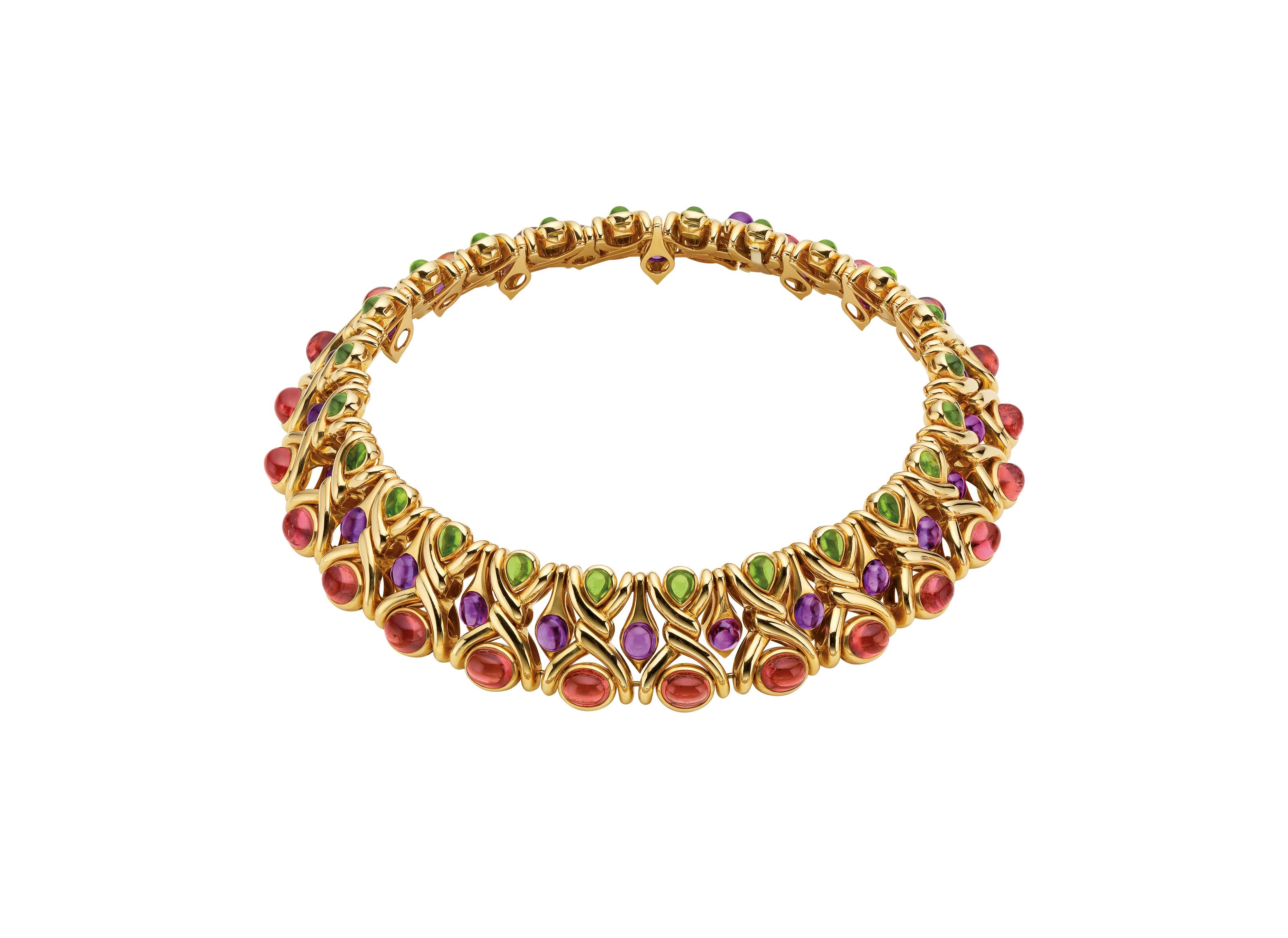 Necklace in gold with pink tourmalines, amethysts and peridots, 1988. Designed as wide band of gold knotted motifs set at the centre with a row of circular cabochon amethysts, the borders decorated respectively with a line of oval cabochon tourmalines and of pear-shaped peridots. Marks: on the reverse of the mount (near the clasp) "BVLGARI" stamped; C 1988; lozenge with "750"; polygon with "star / 2337 / AL"; on the tonguepiece "SC".