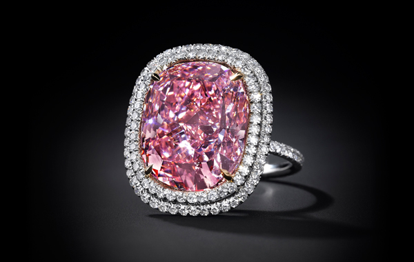 迷人Pink Diamond！史上最大枕形鮮彩粉鑽
