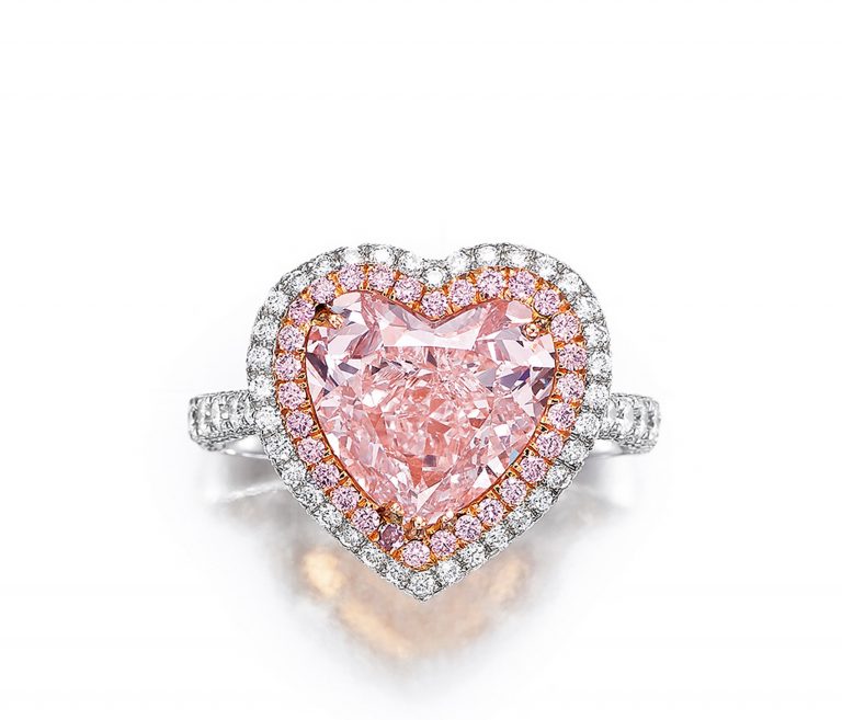 嘉德香港 極爲珍罕與瑰麗的4.58克拉天然彩紫粉紅色鑽石配鑽石戒指