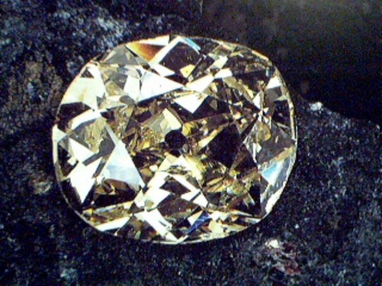 重189.62克拉的淡藍色鑽石“奧洛夫＂